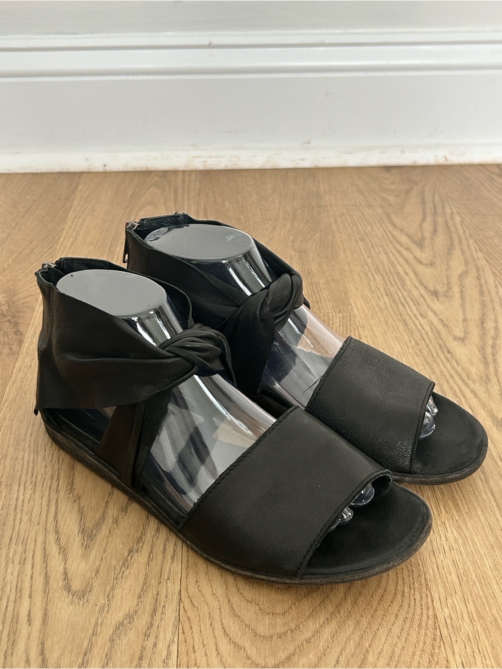 LD Tuttle Black leather gladiator sandals Size‎ 38